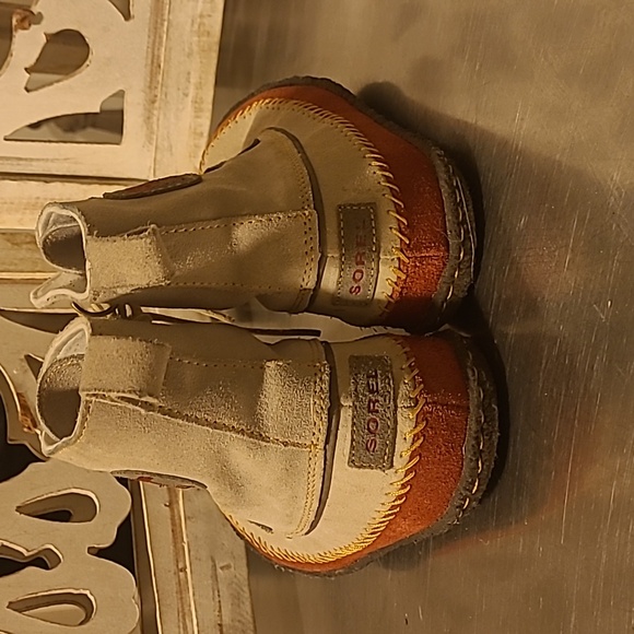 Sorel Moccasin Boots - Picture 3 of 4